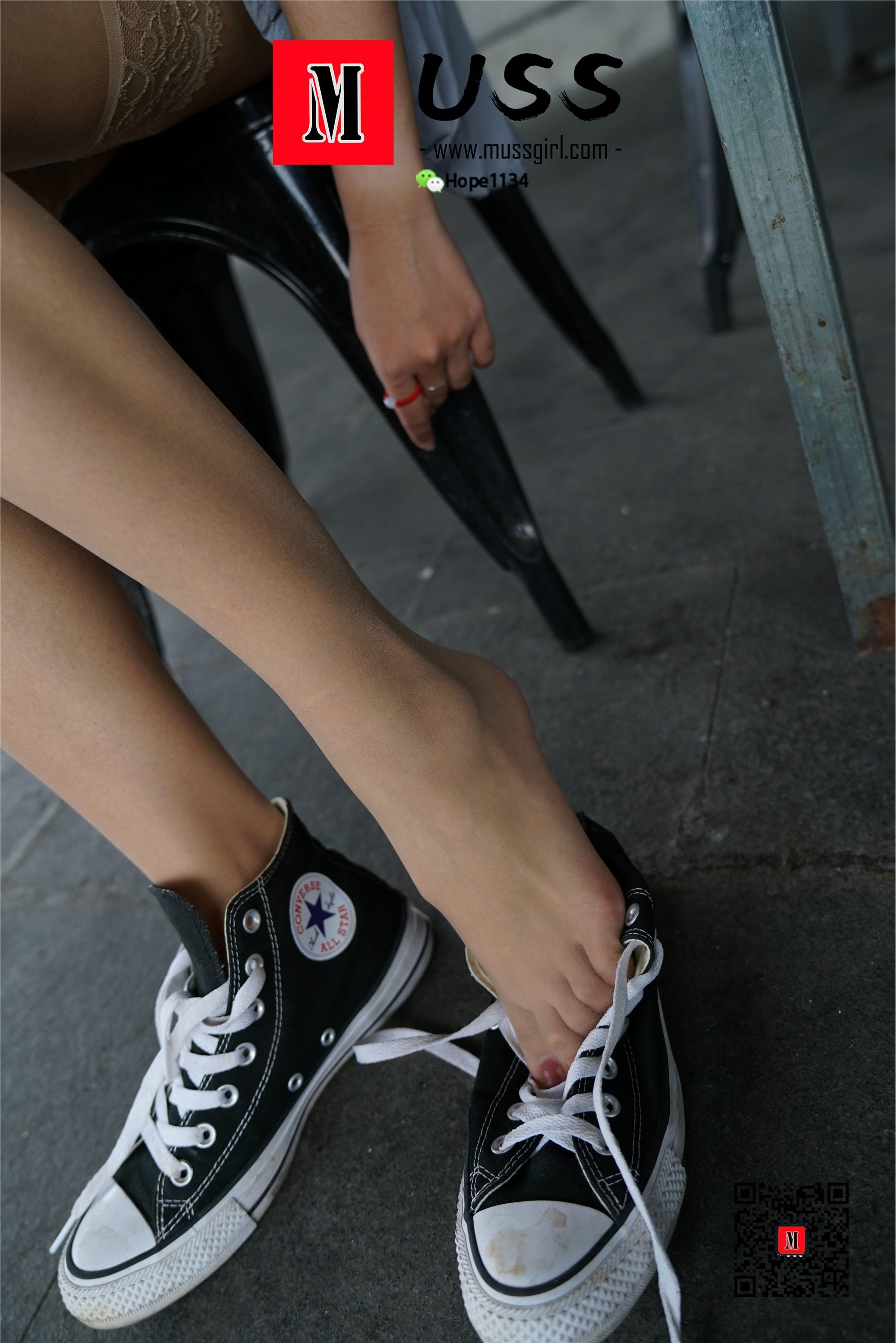 MussGirl慕丝女郎  NO.032 陈老师长筒蕾丝与少女裙搭配的清纯性感